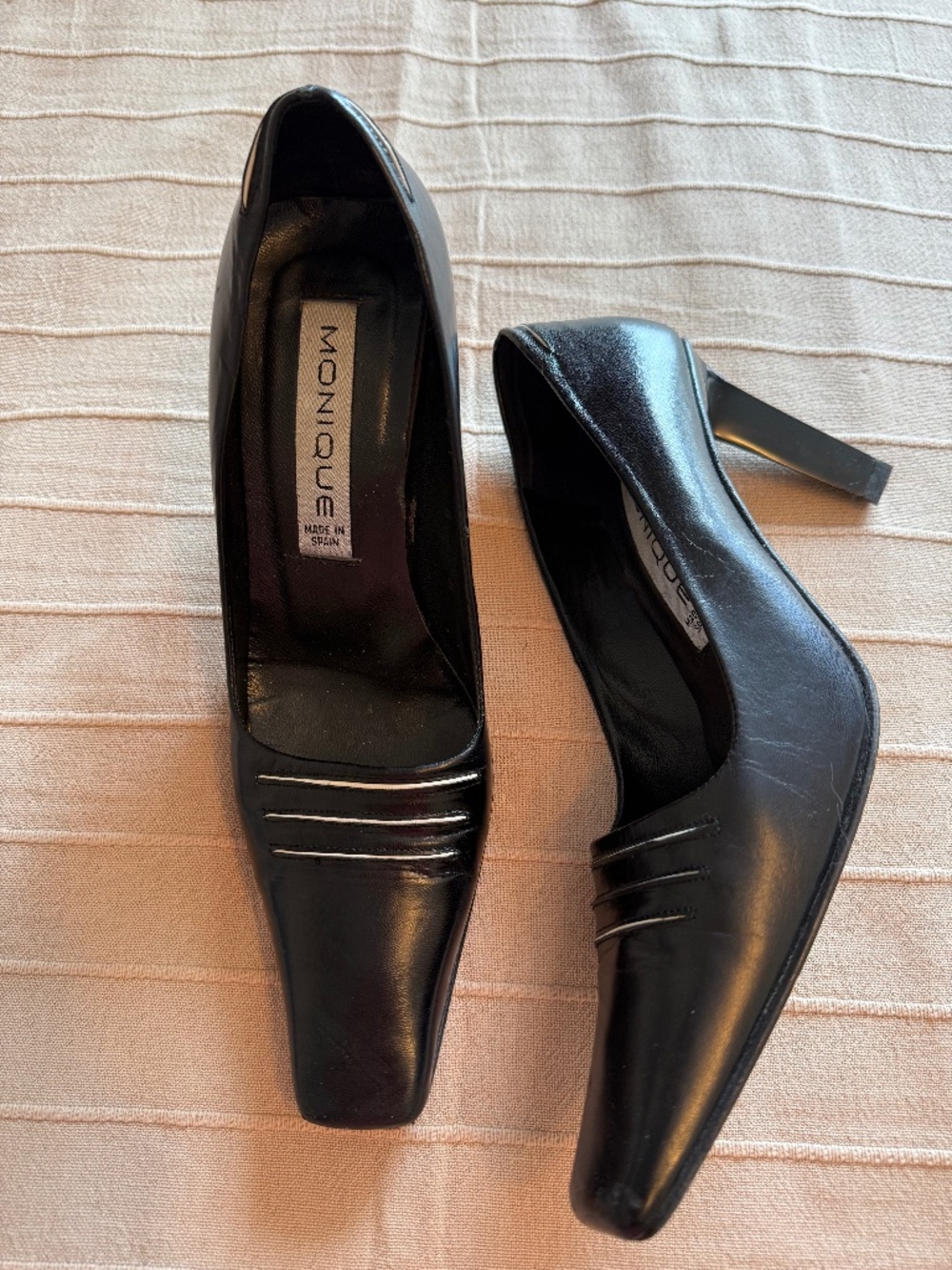 VTG MONIQUE LADIES LEATHER PUMPS, SIZE 8